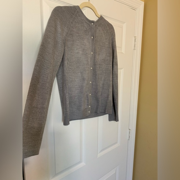 Mercer Street Studio Heather Gray Pearl Button Up‎ Sweater Cardigan M Minimalist - Picture 4 of 8